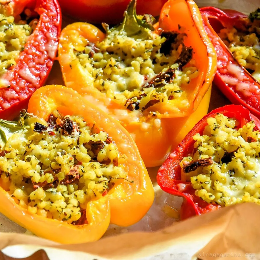 Перец фаршированный куриным фаршем с булгуром