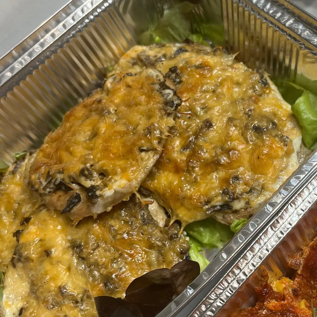 Свиные отбивные с грибами, 140 гр.