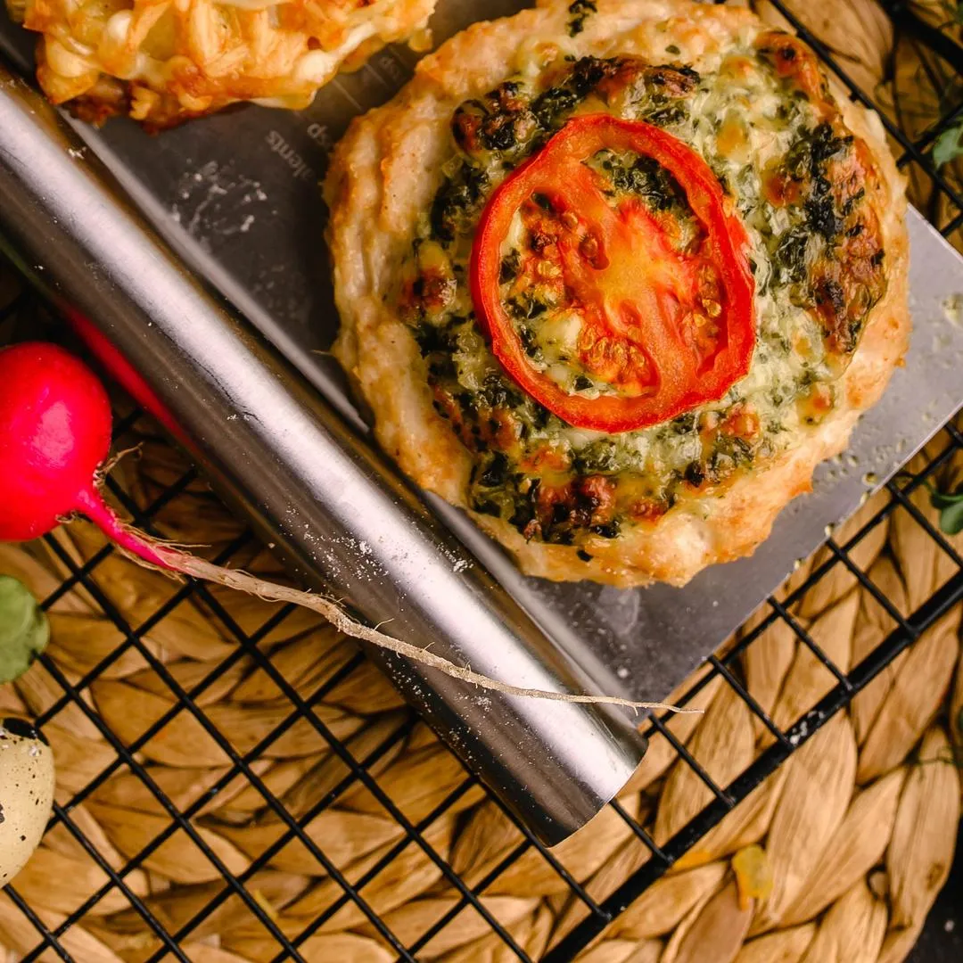 Филе курицы с помидорами под сырной шапкой