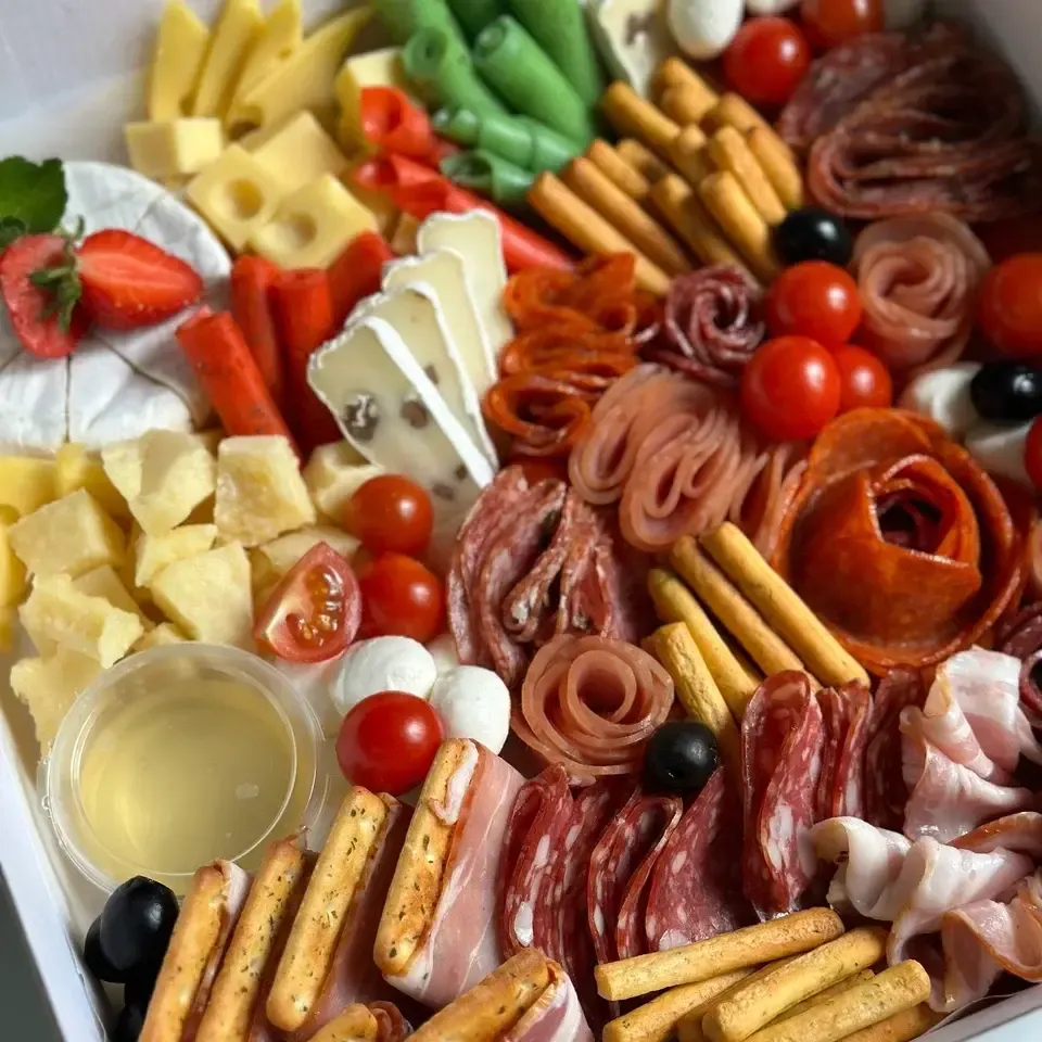 Бокс сырно-колбасный