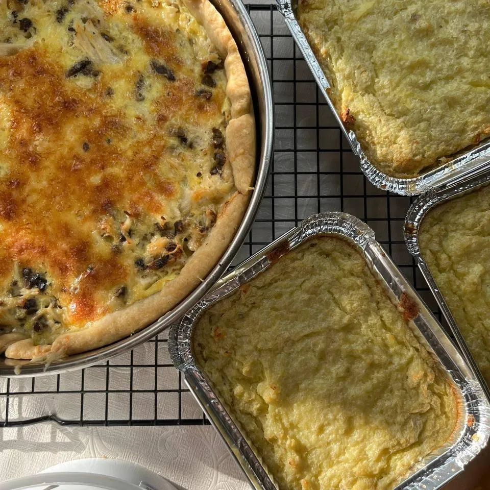 Картофельная бабка с беконом и луком