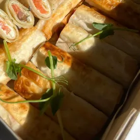 Рулетики порционные из лаваша с крабовой начинкой