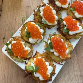 Картофельные мини-драники с красной икрой