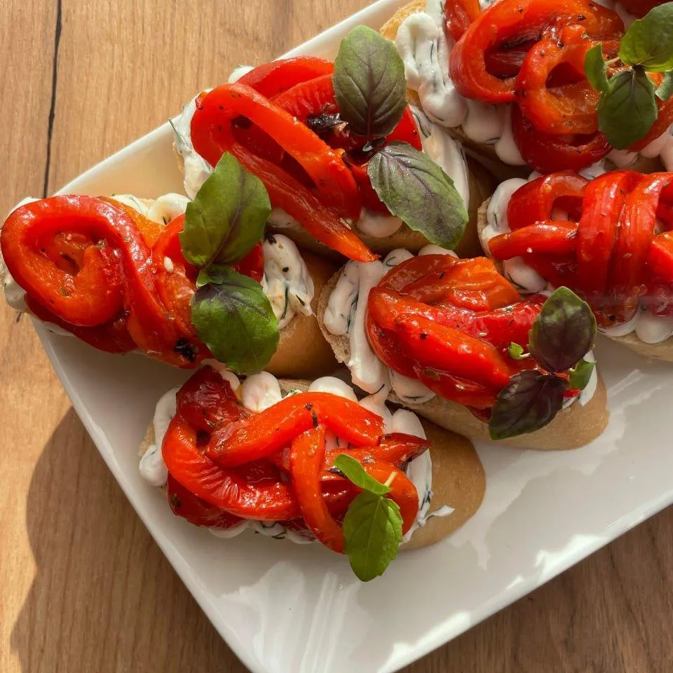 Брускетта запечённым перцем