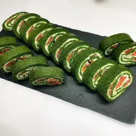 Шпинатный рулет с форелью
