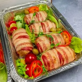 Рулетики из свинины в беконе с грибами, сыром и зеленью, 4шт