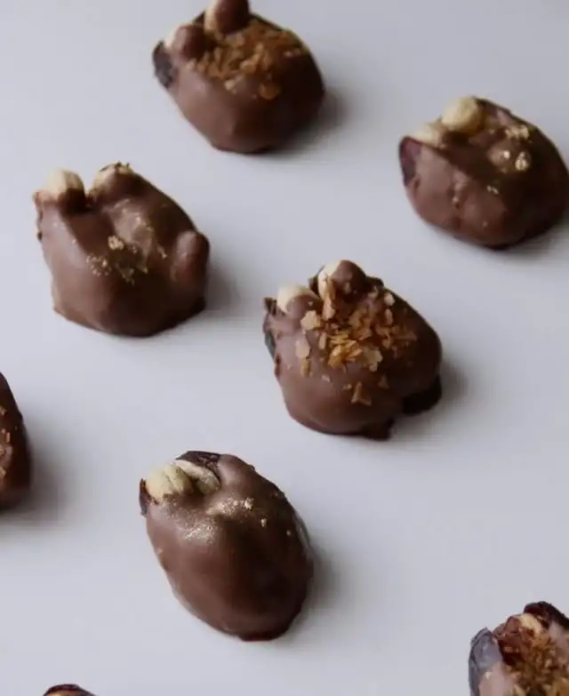 Королевские финики в шоколаде с сыром бри фото 2