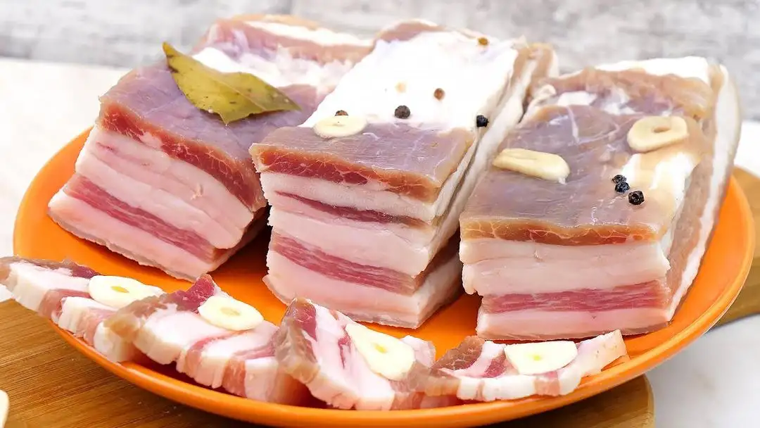 Грудинка соленая, 1 кг