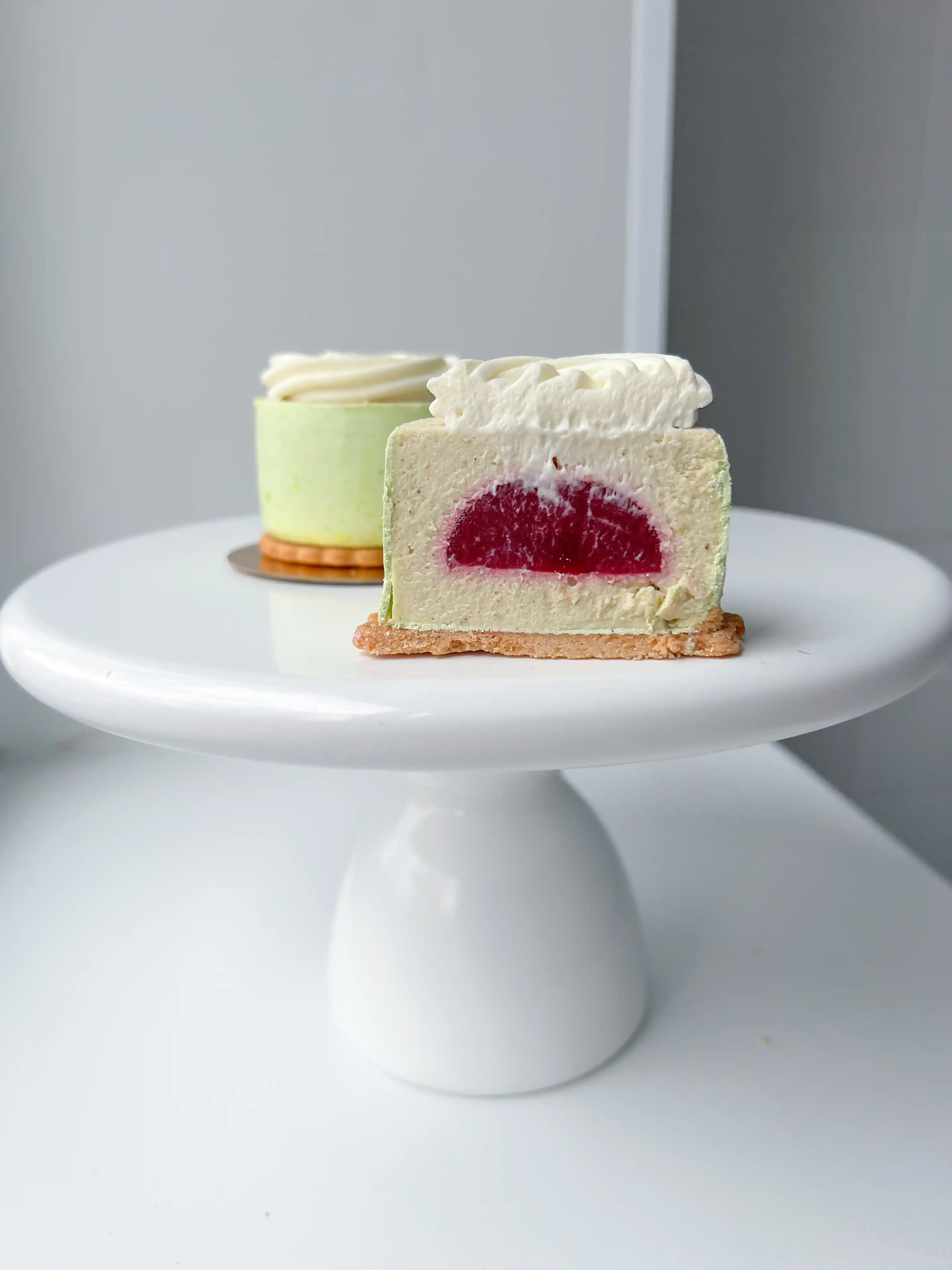 Муссовое пирожное Фисташка-малина фото 2