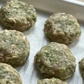 Куриные котлеты с брокколи