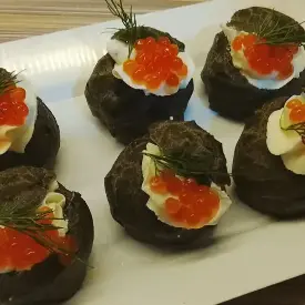 Профитроли с форелью