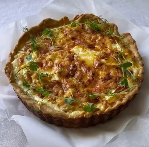 Киш с тунцом и овощами