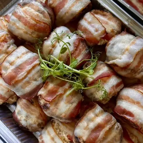 Шампиньоны в беконе