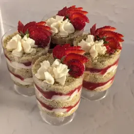 Трайфлы «Клубничный мохито»