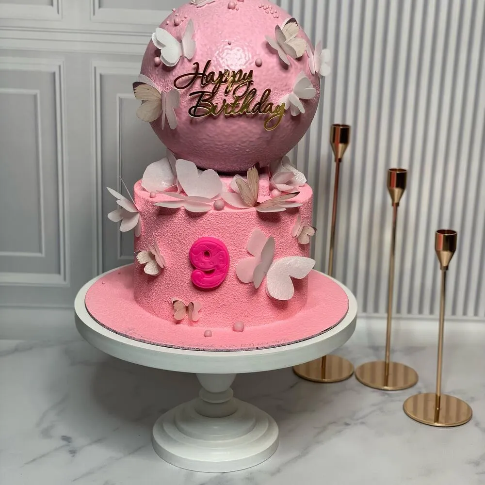 Торт на день рождения с шоколадной пиньятой фото 1