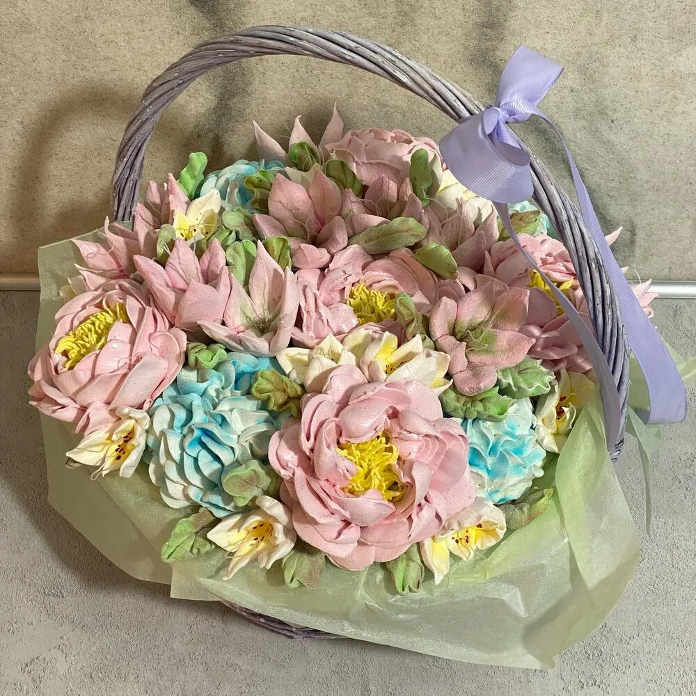 Корзина с зефирными цветами фото 2