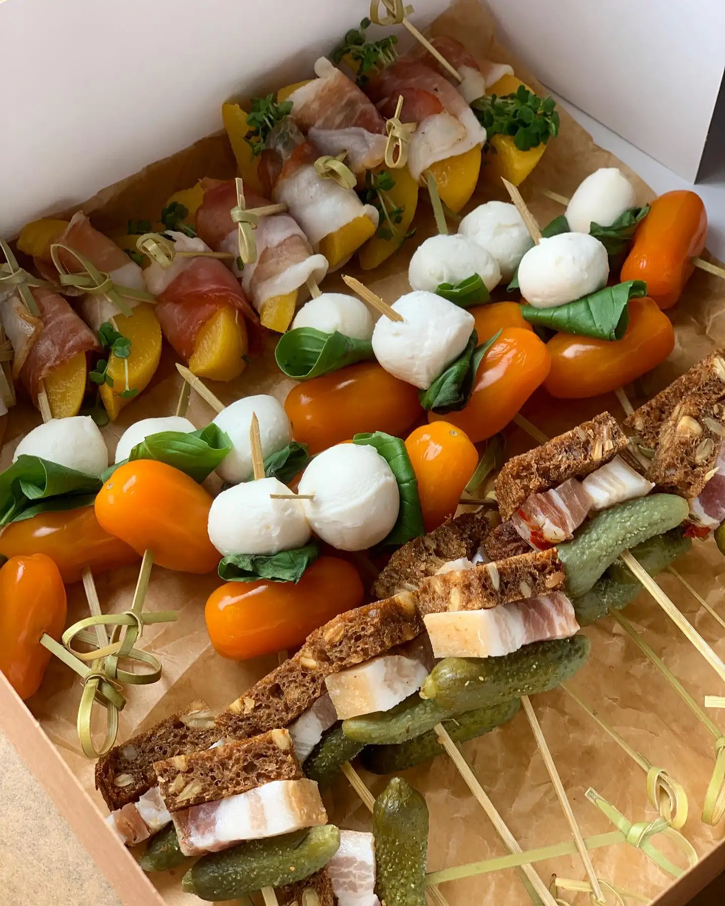 Канапе в ассортименте фото 3