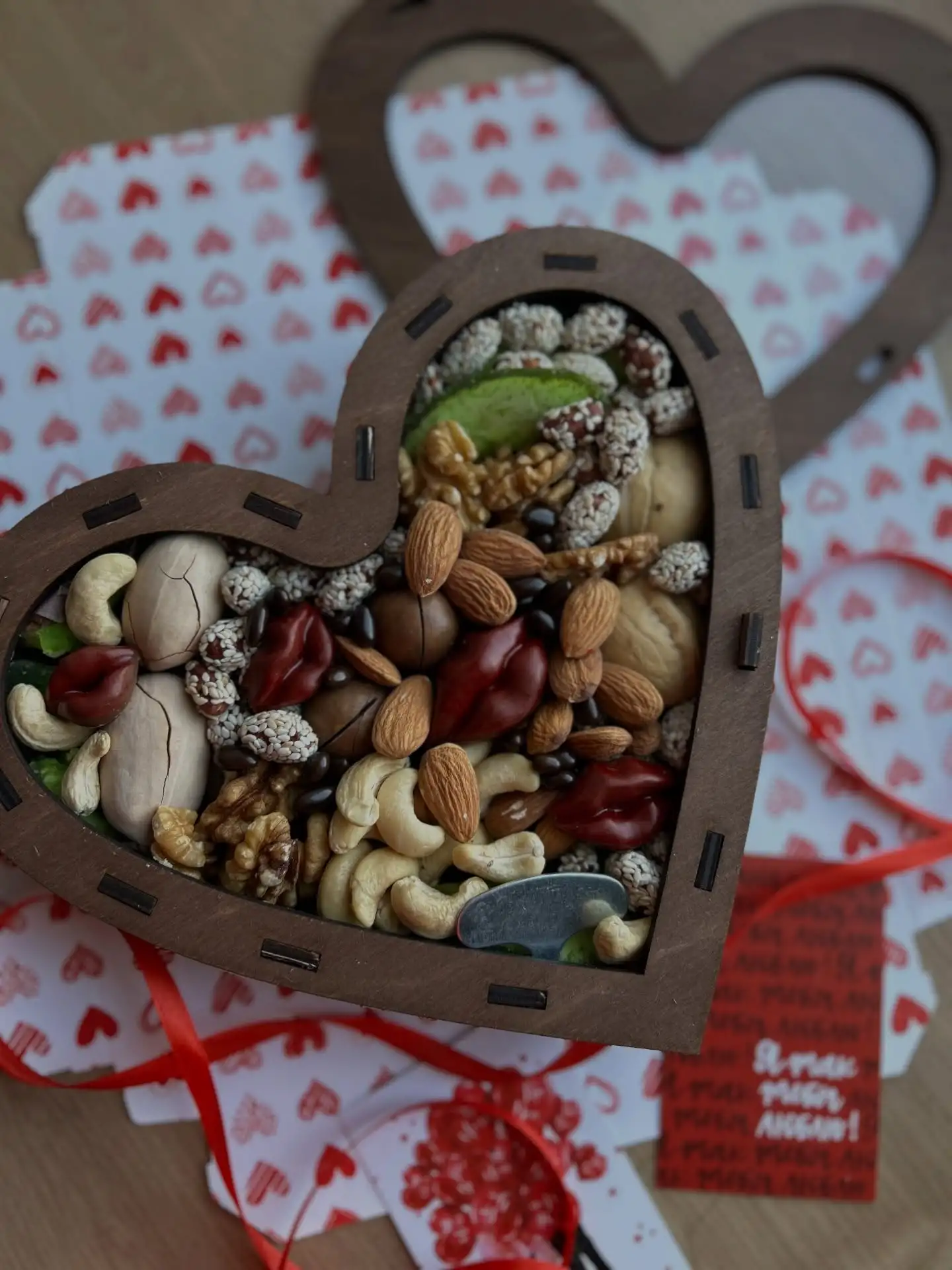 Коробочка орехов в форме сердца фото 2