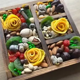 Набор орехов и сухофруктов