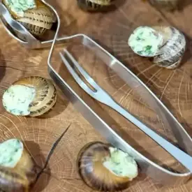 Улитки эскарго с чесночным соусом