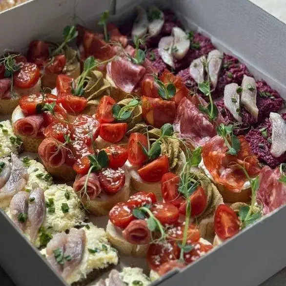 Бокс «На черном хлебе»