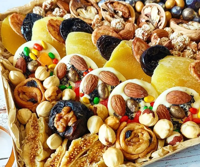Большой набор сухофруктов с шоколадом и орешками на 700 г фото 4