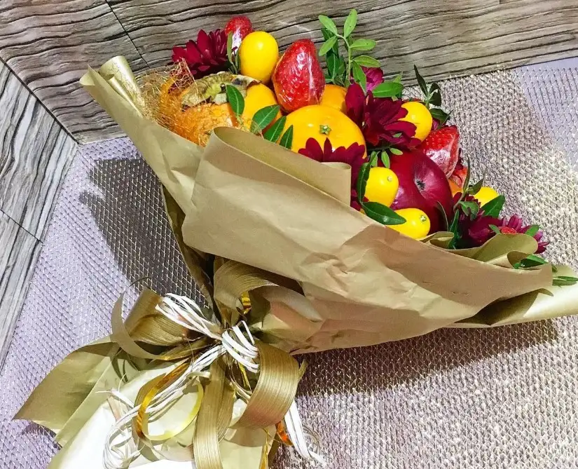 Фруктовый букет «Сочный гранат с клубникой» фото 2