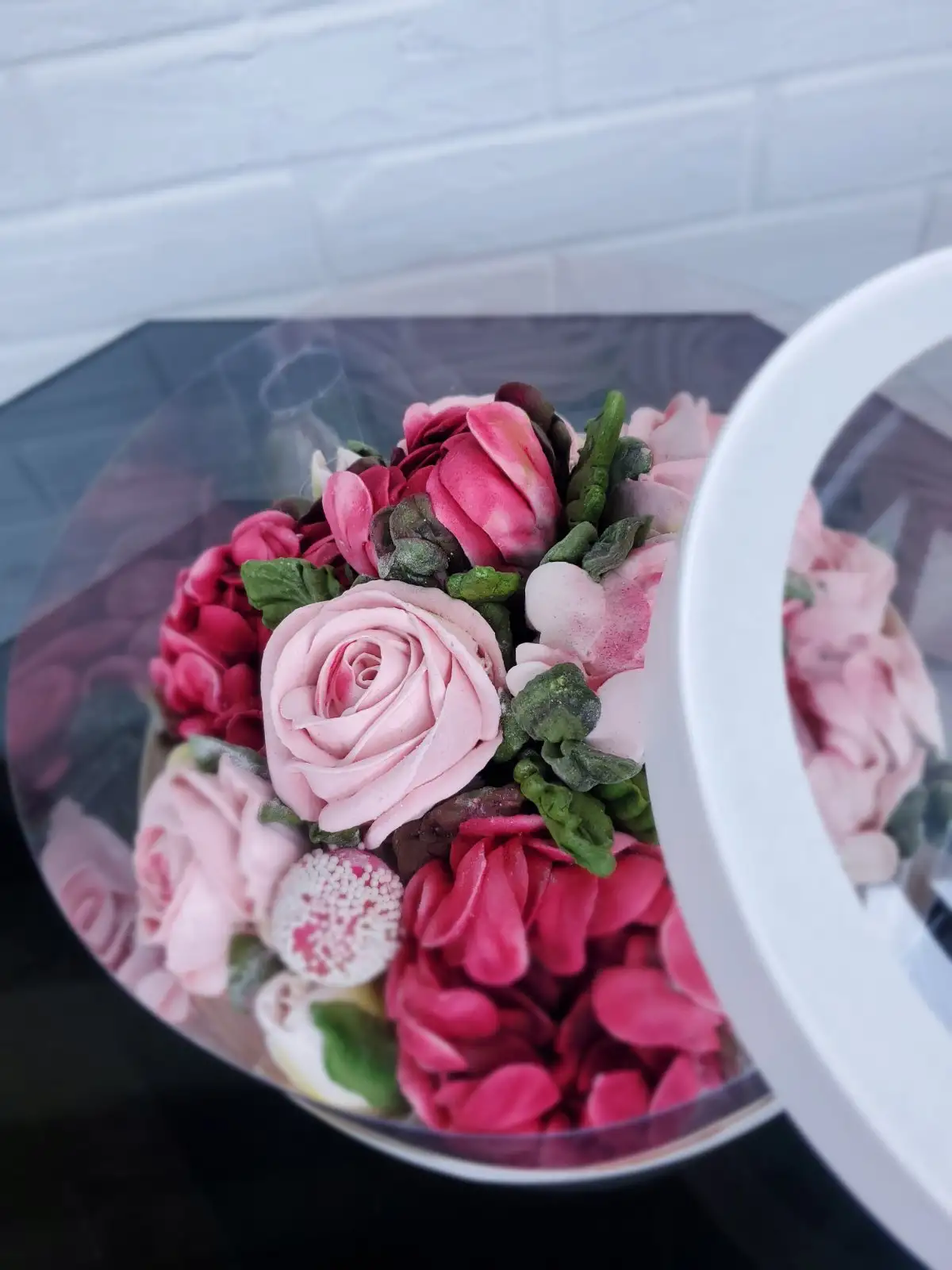 Коробка «аквариум» с цветами из зефира, 20 см фото 3