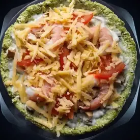Мини пицца на творожной основе с курицей, креветками и моцареллой