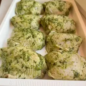 Куриные бедра в зеленом маринаде