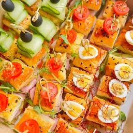 Ассорти из слоеного теста