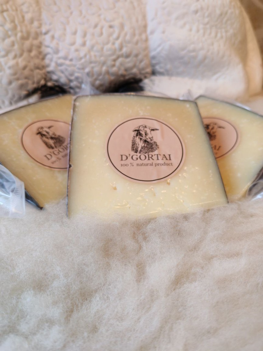 Сыр полутвердый выдержанный  из овечьего молока D'gortai  фото 3