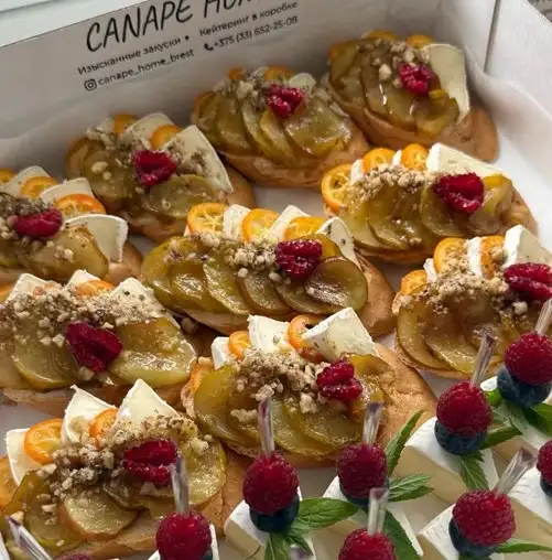 Брускетта с грушей