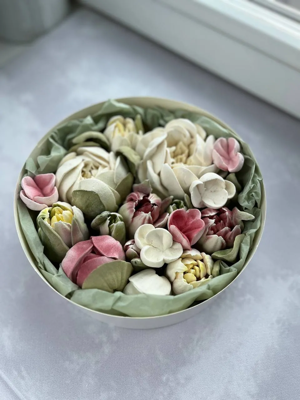 Зефирная композиция с пионами фото 4