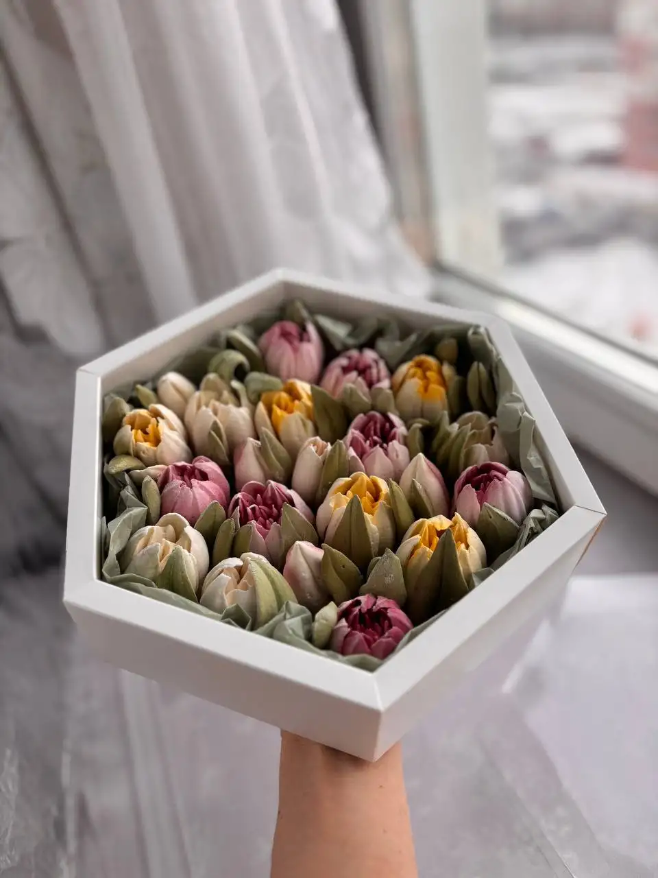 Тюльпаны из зефира в шестиграннике фото 4