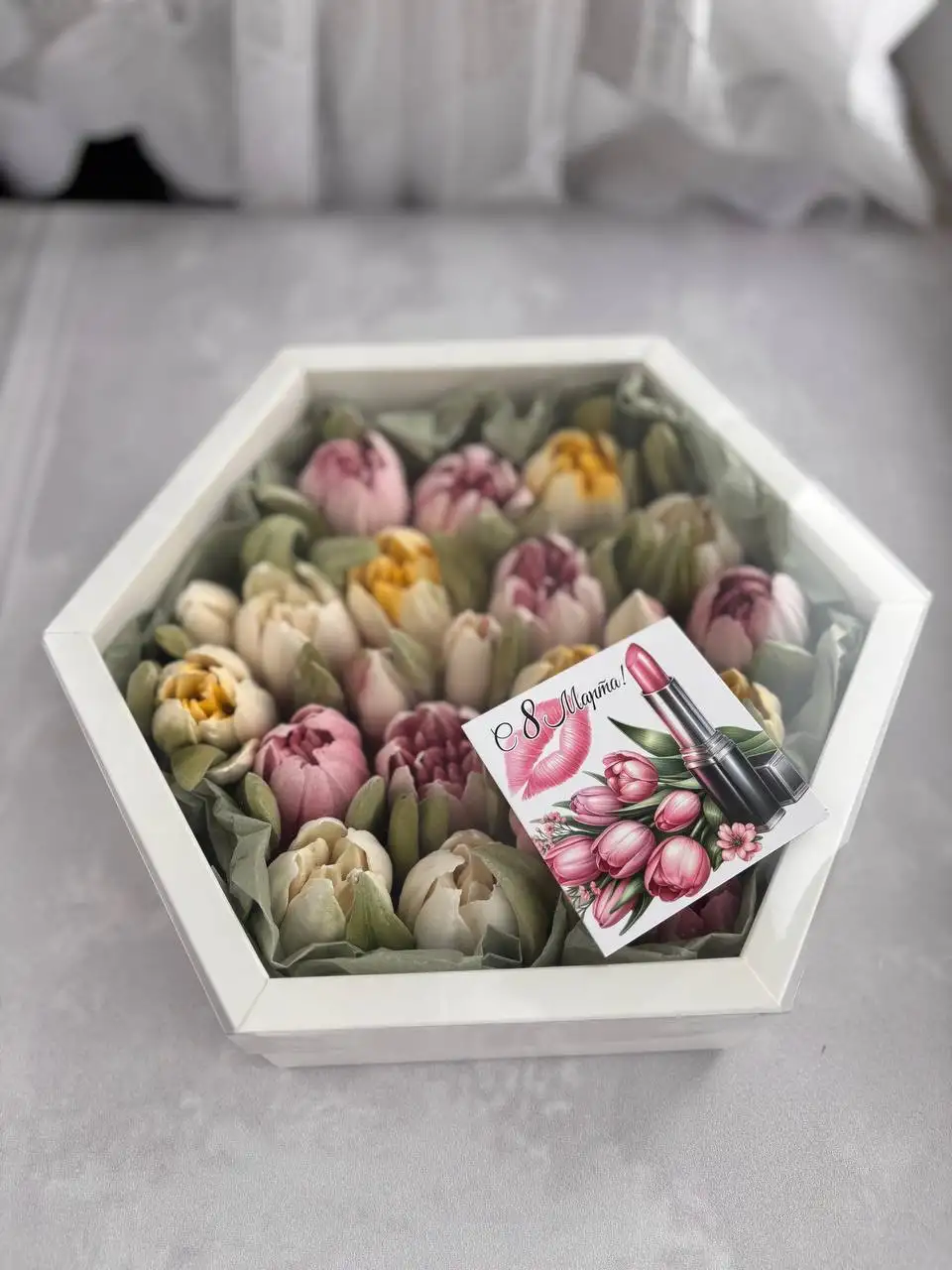 Тюльпаны из зефира в шестиграннике фото 6