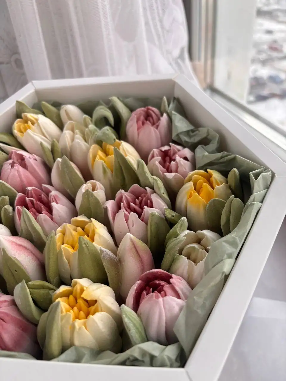 Тюльпаны из зефира в шестиграннике фото 2