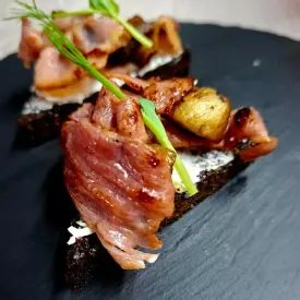 Мини-тост на бородинском хлебе