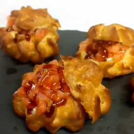 Профитроли с лососем или креветкой