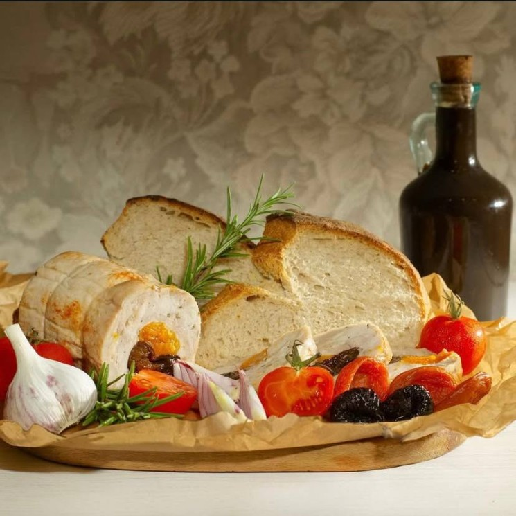 Рулет куриный с черносливом и курагой фото 1