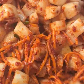 Кактуги (кимчи из редьки)