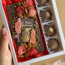 Набор с дубайскими конфетами ко дню учителя