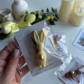 Зайки с открыткой