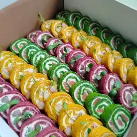Рулеты шпинатный, свекольный, морковный