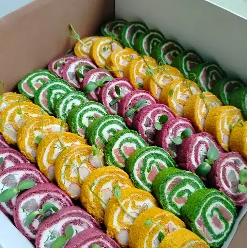 Рулеты шпинатный, свекольный, морковный
