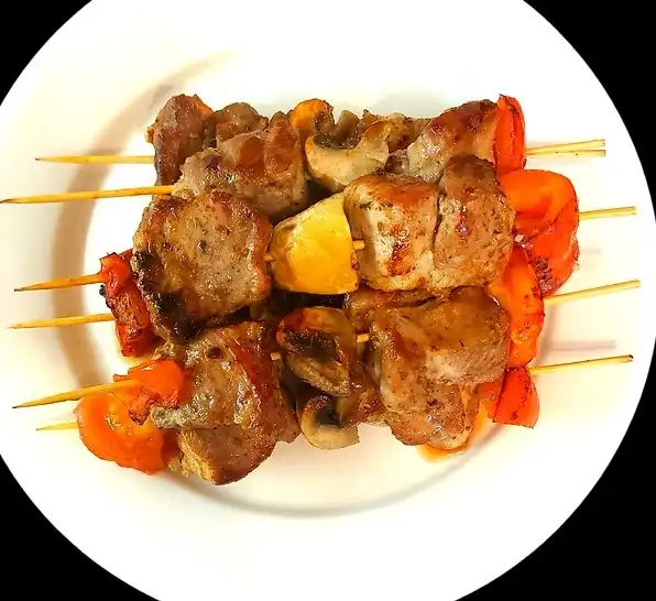 Шашлычки из шеи с овощами