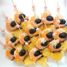 Канапе «Ананас, креветка»