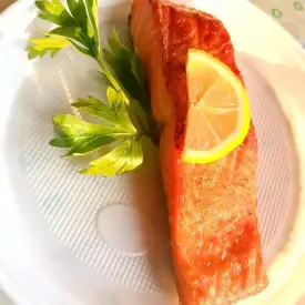 Запеченный лосось на гриле с лимоном