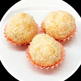 Сырные шарики с кунжутом и орехом