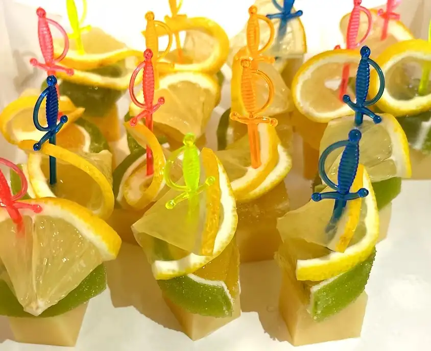 Канапе «Мармелад, сыр, лимон»